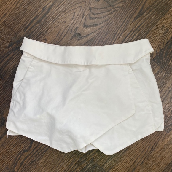 JUNIORS PLAID CROP TOP AND ENVELOPE SKORT SET